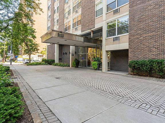 2nd image of 3033 N Sheridan Rd APT 508