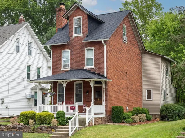 518 Broad St, Spring City, PA 19475