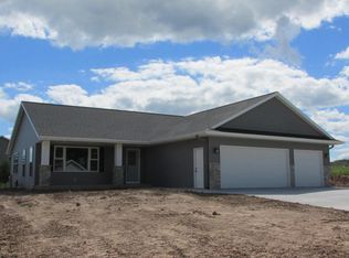 407 Eastfield Dr, Oostburg, WI 53070