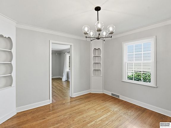 5th image of 5626 Western Ave