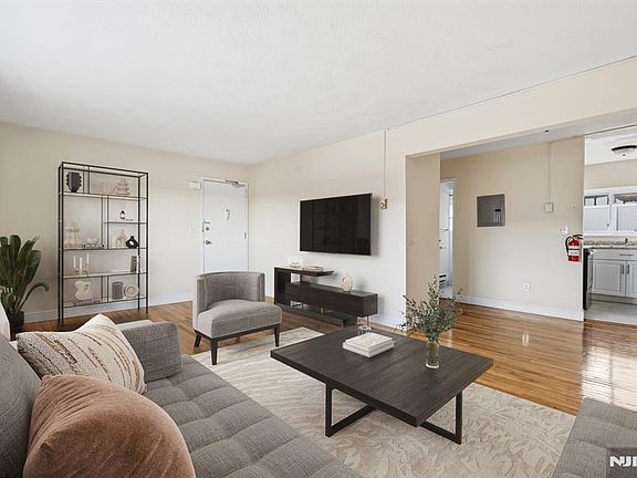 2nd image of 207 Polifly Road #4