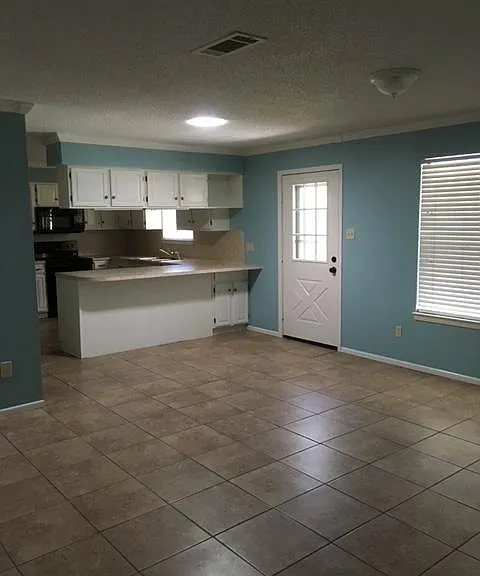 1302 S Mesquite Ave — Photo 5
