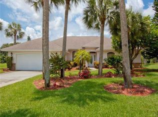 902 Fleming St, Sebastian, FL 32958