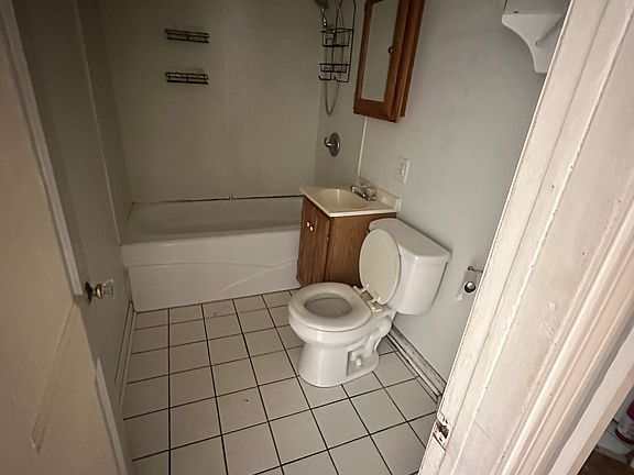 4th image of 1309 Springland Ave