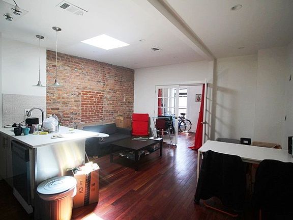 3rd image of 245 Bainbridge St