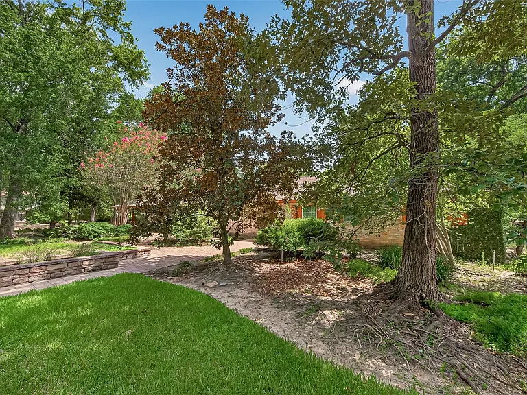 19002 Mirror Lake Dr — Photo 2