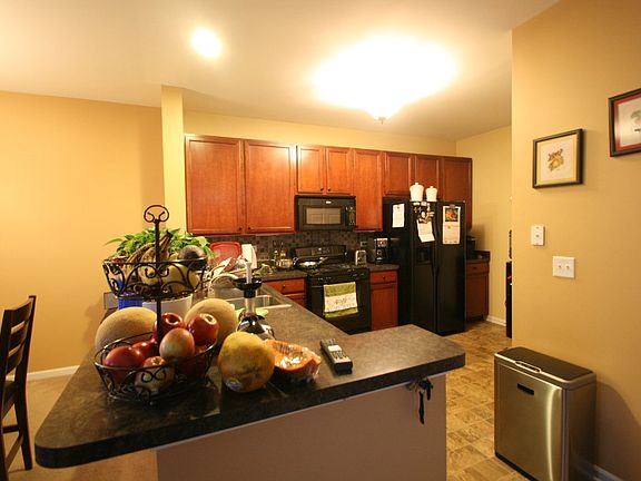3rd image of 1727 Woodside Dr