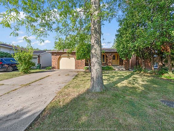 2nd image of 3003 Regis Ave