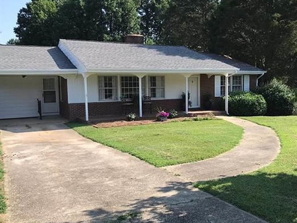 2nd image of 121 Reynolds Rd