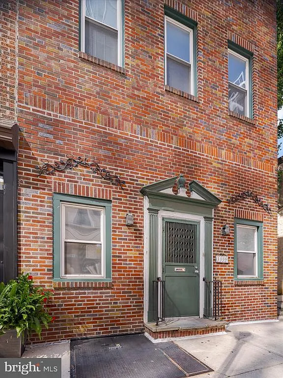 Building Photo - 1108 Locust St #1