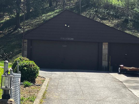 4th image of 1240 Short Creek Rd