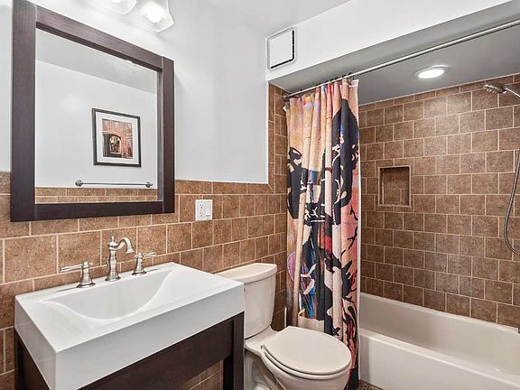 3rd image of 274 Jefferson Ave #1