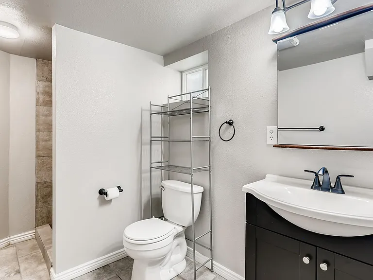 945 N Harrison St — Photo 23