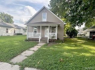 327 Sycamore St, Carrollton, IL 62016
