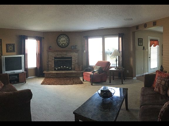 2nd image of 2443 Windsor Pl