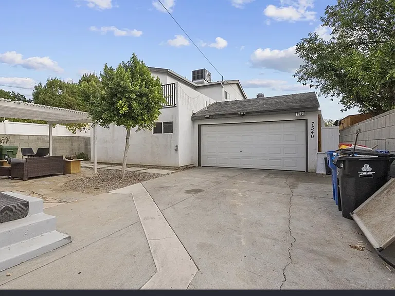 7540 Lindley Ave — Photo 14