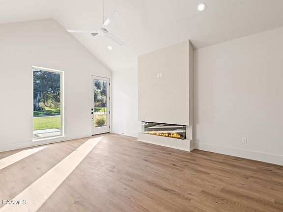 5th image of 100 La Rue Malaga