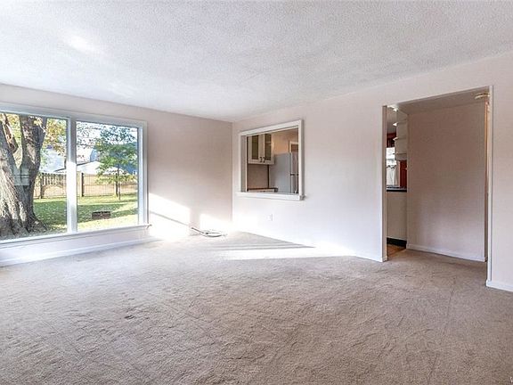 4th image of 594 Harrison Ave