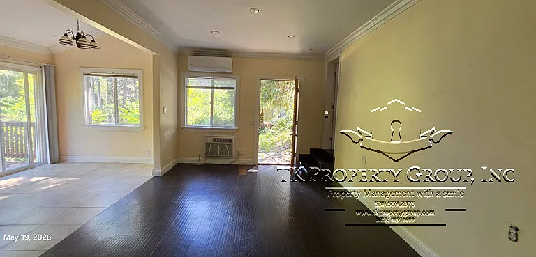325 1/2 E Main St — Photo 3