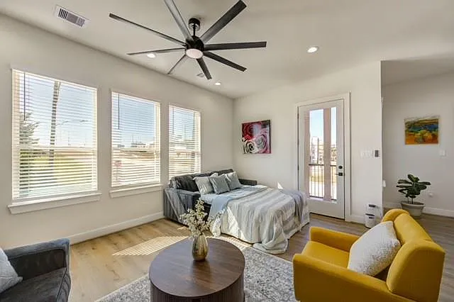 3 bed, 3.5 bath, 1926 sqft, $2,900 — Photo 4
