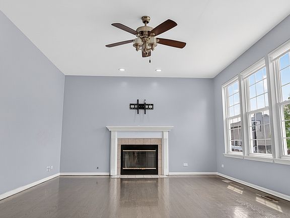 4th image of 731 Sapphire Dr