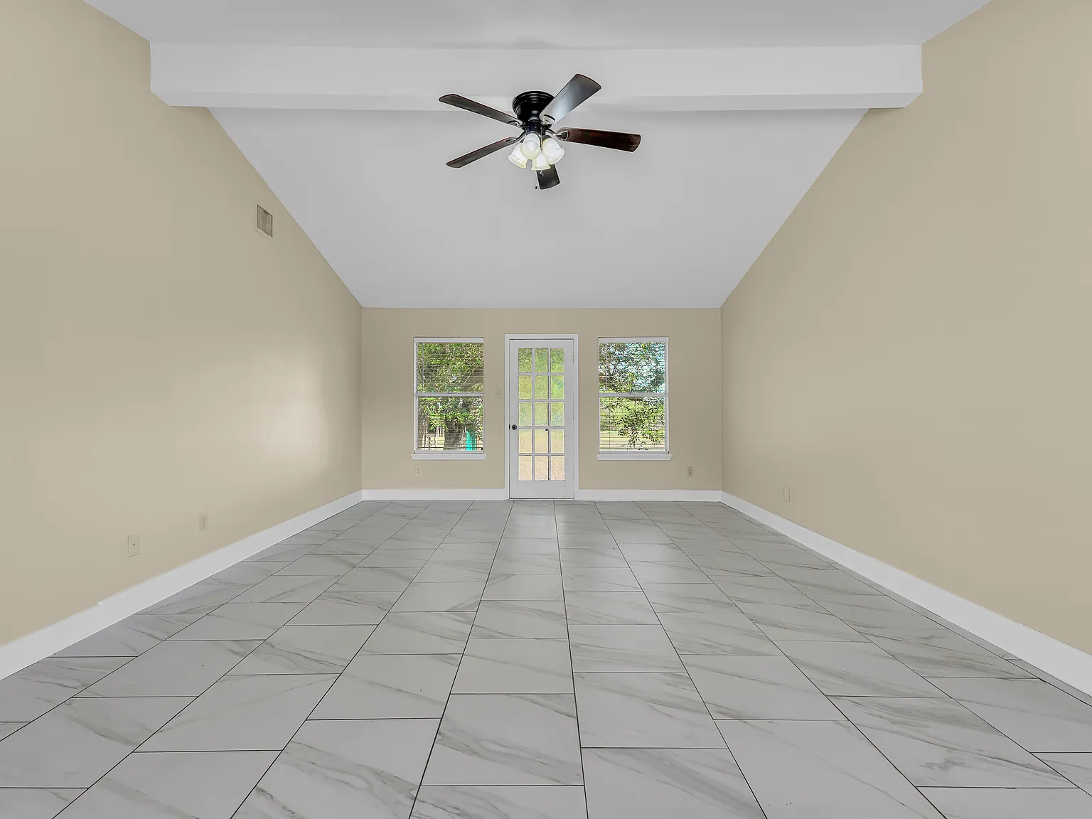 3 bed, 1300 sqft, $2,500 — Photo 4