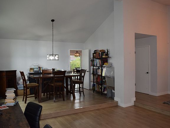 4th image of 1717 Oakview Dr