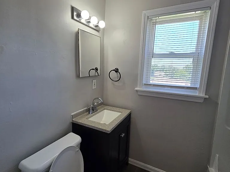 726 S Leonard St — Photo 12