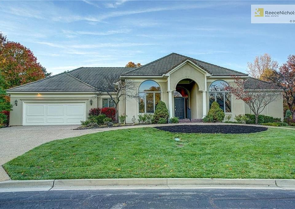 Coveted patio villa in Edgewood