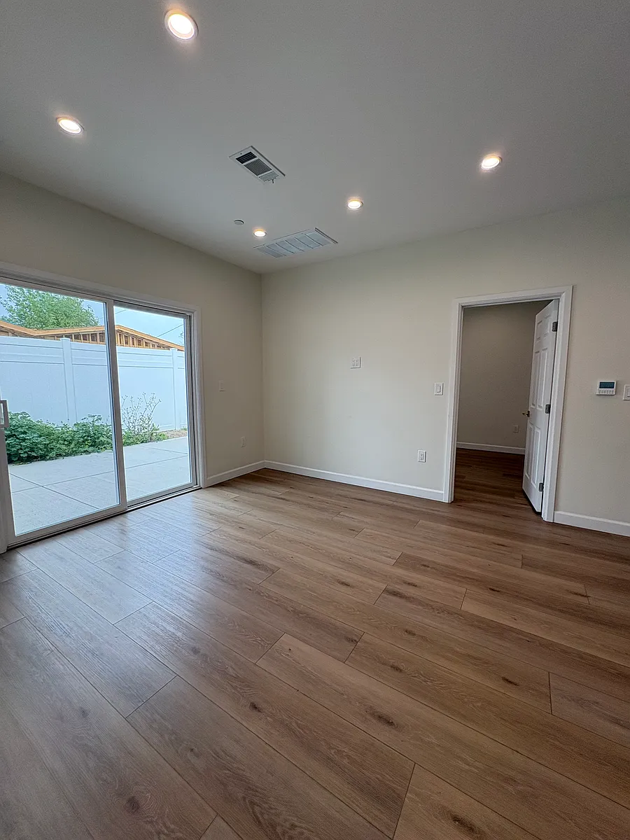 Living area - 15857 Stare St