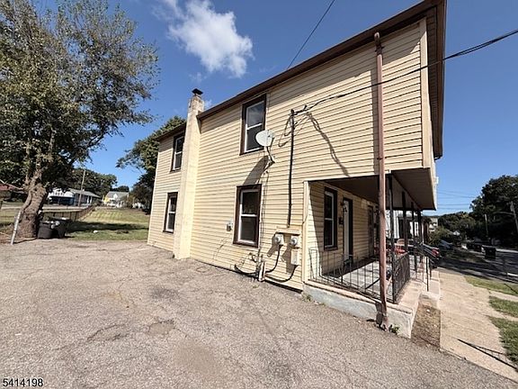 2nd image of 17 Stoll St