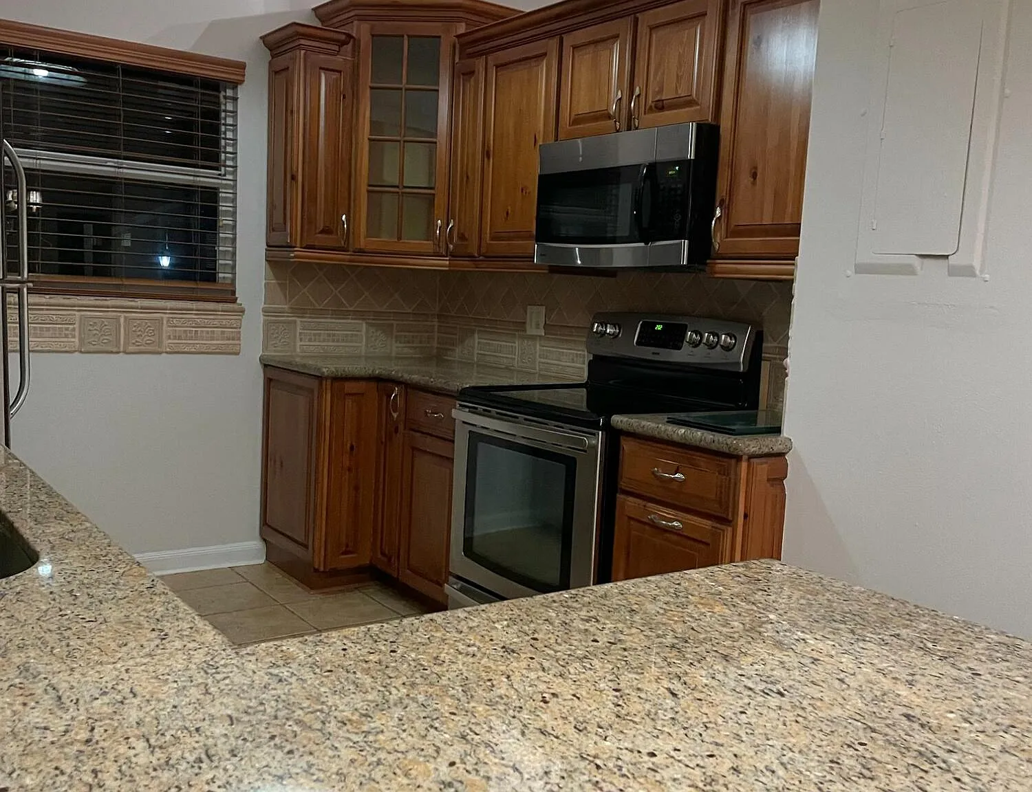 4 bed, 3.0 bath, 2045 sqft, $3,450 — Photo 3
