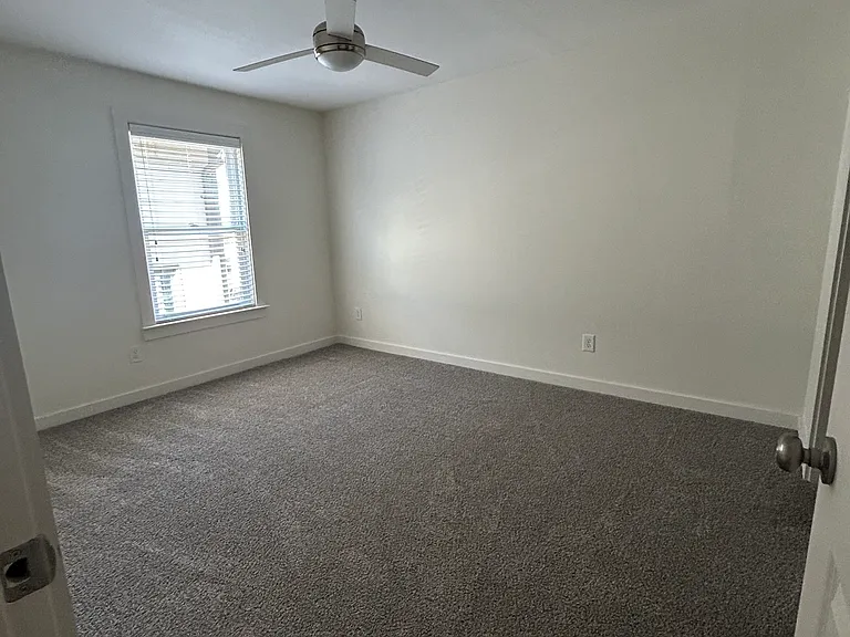 2521 Caldwell Ave S #A — Photo 9