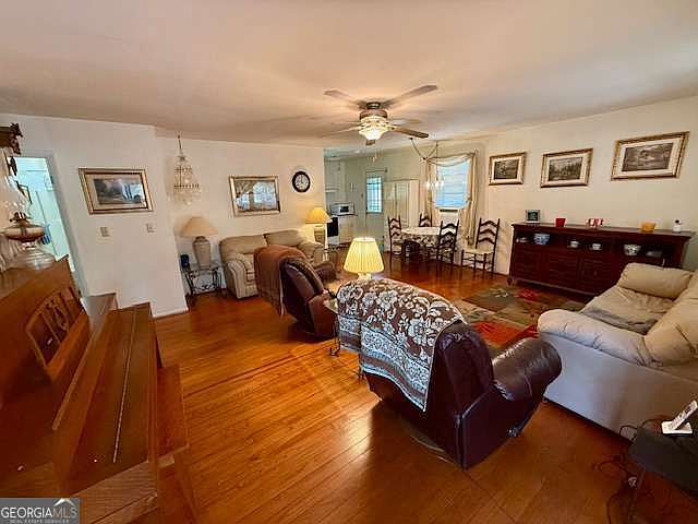 Listing photo 3
