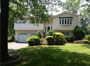 54 Wood Lake Dr, Piscataway, NJ 08854
