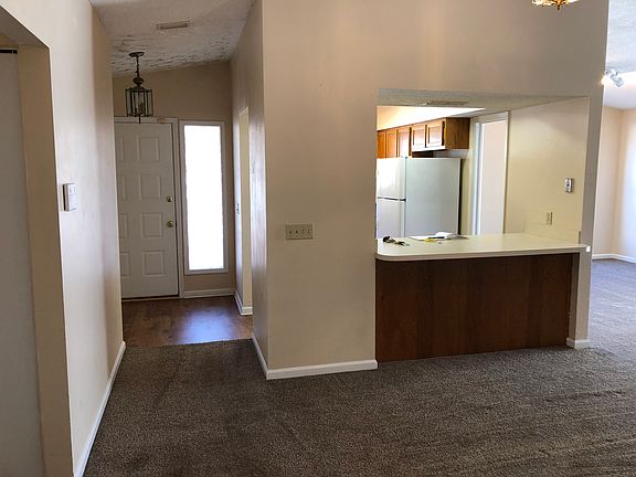 Foyer/Kitchen