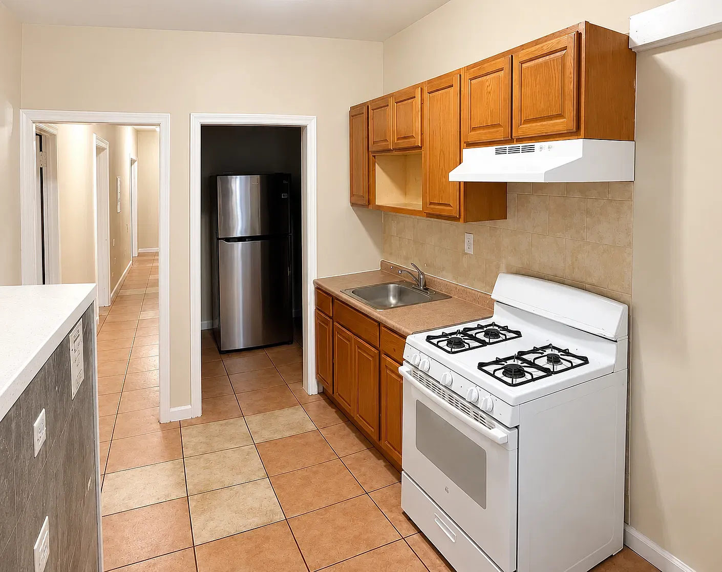 3 bed, 751 sqft, $2,150 — Photo 3