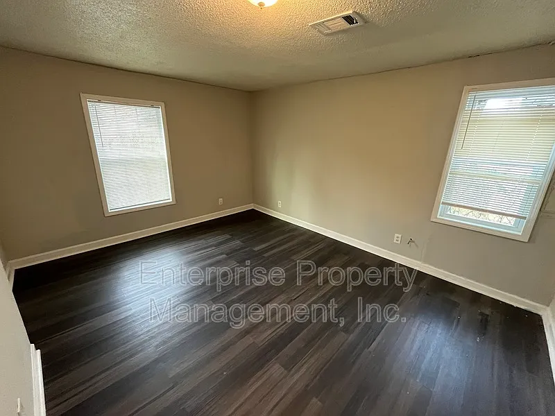 Building Photo - 677 Buntyn St #3