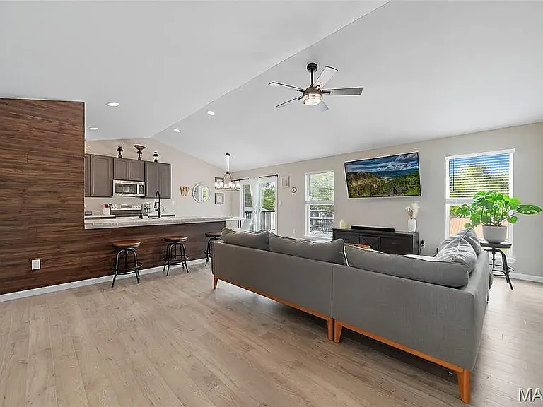 761 Creek View Dr — Photo 30