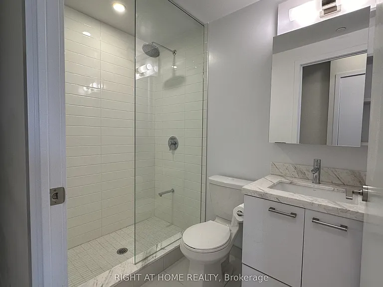 2221 Yonge St #3102 — Photo 31