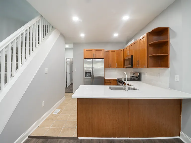 415 N Kenwood Ave — Photo 3