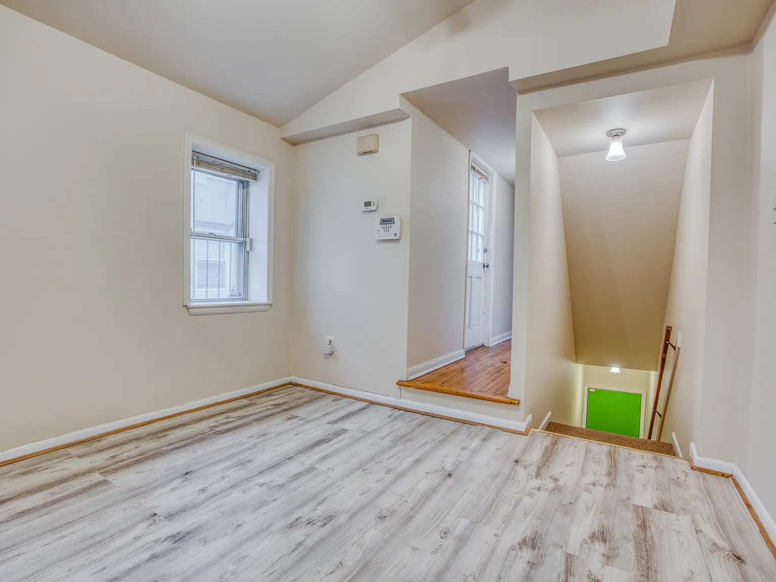 2 bed, 1.5 bath, 1930 sqft, $1,800 — Photo 3