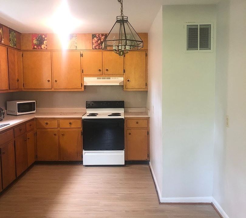 2nd image of 81 Linden Ave