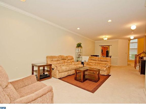 3rd image of 4 Lincoln Dr
