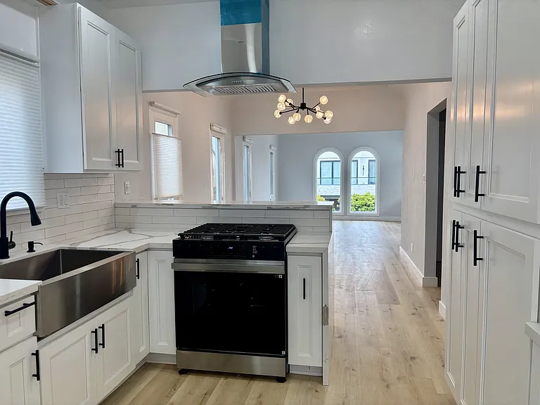 31 Saint Joseph Ave — Photo 3