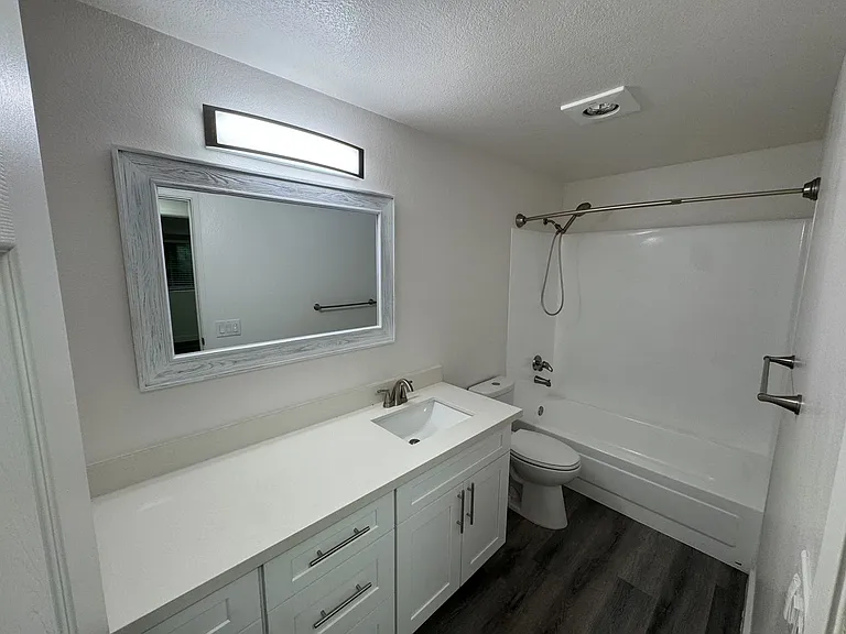 Wellington Place Apartments — Photo 24