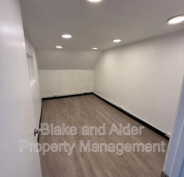 3554 NE Sandy Blvd — Photo 4