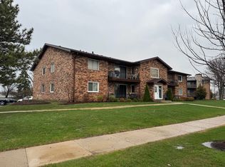 344 Sheridan Dr APT 1C, Willowbrook, IL