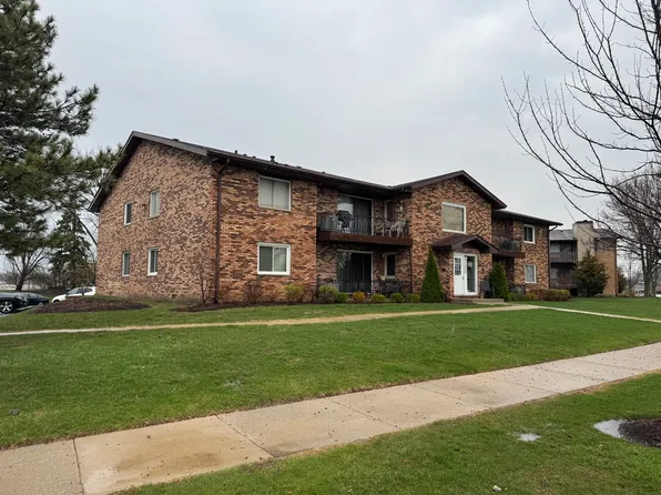 344 Sheridan Dr APT 1C, Willowbrook, IL 60527