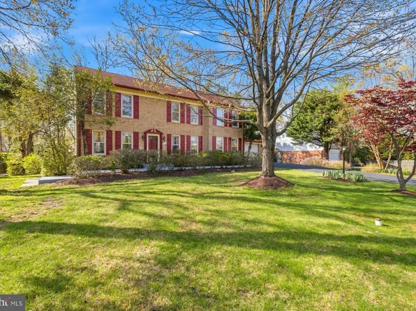 9916 Glenolden Dr, Rockville, MD 20854